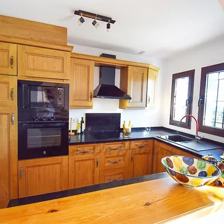 Apartment La Fuente 4, Amazing 3 Bedroom 2 Bthroom Family With Views, Padel Court And 2 Pools Hansonholiday