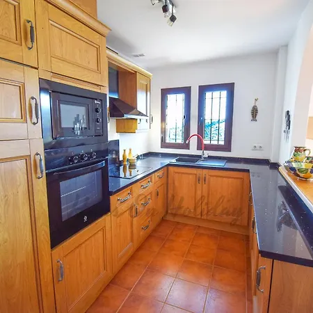 La Fuente 4, Amazing 3 Bedroom 2 Bthroom Family With Views, Padel Court And 2 Pools Hansonholiday