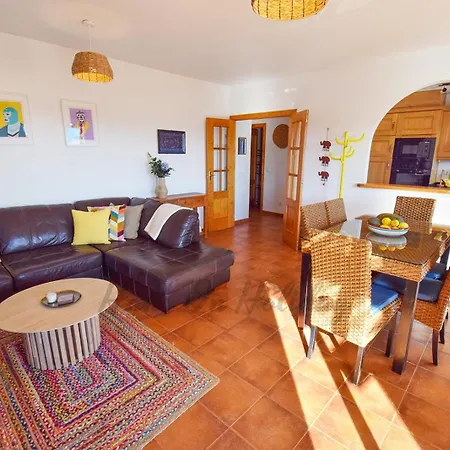 Apartment La Fuente 4, Amazing 3 Bedroom 2 Bthroom Family With Views, Padel Court And 2 Pools Hansonholiday Frigiliana