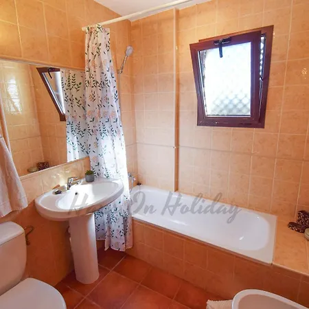 Apartment La Fuente 4, Amazing 3 Bedroom 2 Bthroom Family With Views, Padel Court And 2 Pools Hansonholiday